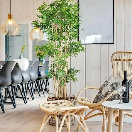 20 Person In Norre Nebel